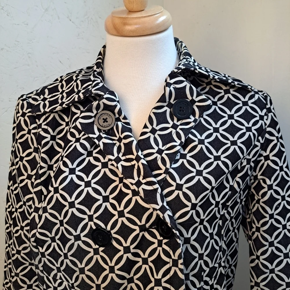 Micheal kors | Black & White blazer jacket with button details*stained neck - Picture 5 of 14